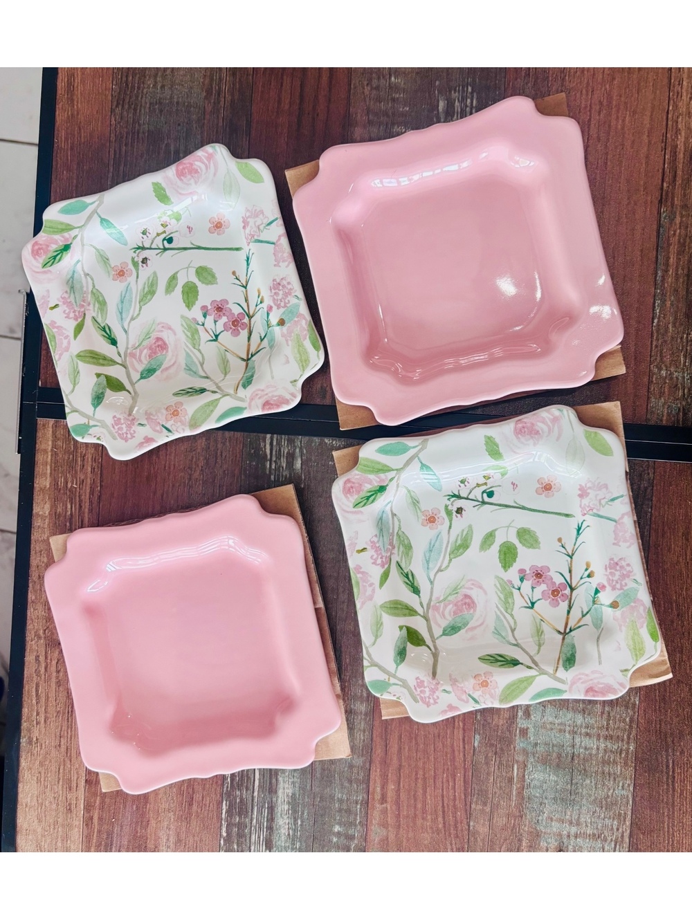 Sweet Laurel 4-piece dessert plate set New in Box